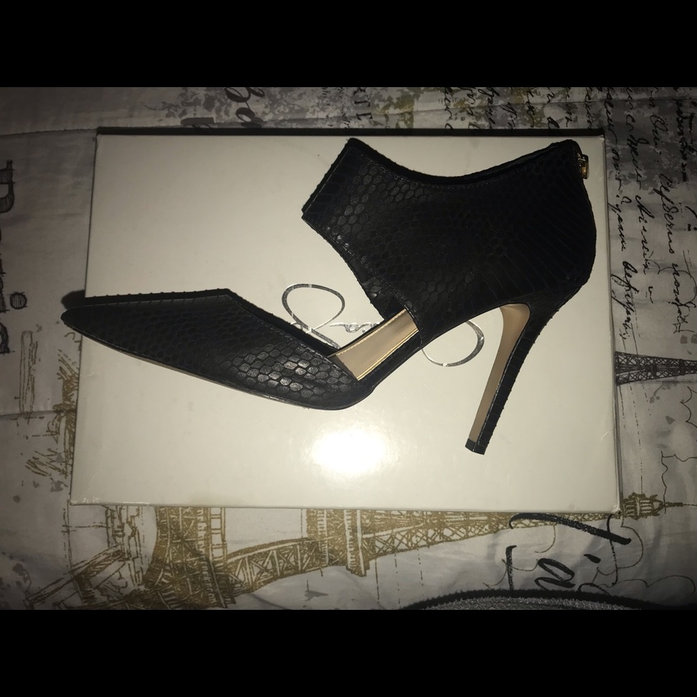Pumps/Heels - Picture 5 of 5